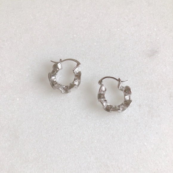 S925 Silver twisted Wavy Hoop Earrings - Picture 5 of 12